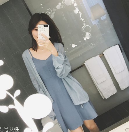 黃皮適合什么顏色裙子？什么顏色裙子適合黃皮女生？