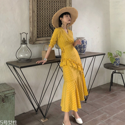 黃皮適合什么顏色裙子？什么顏色裙子適合黃皮女生？