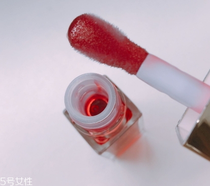 嬌韻詩唇釉需要卸嗎？嬌韻詩唇油怎么卸