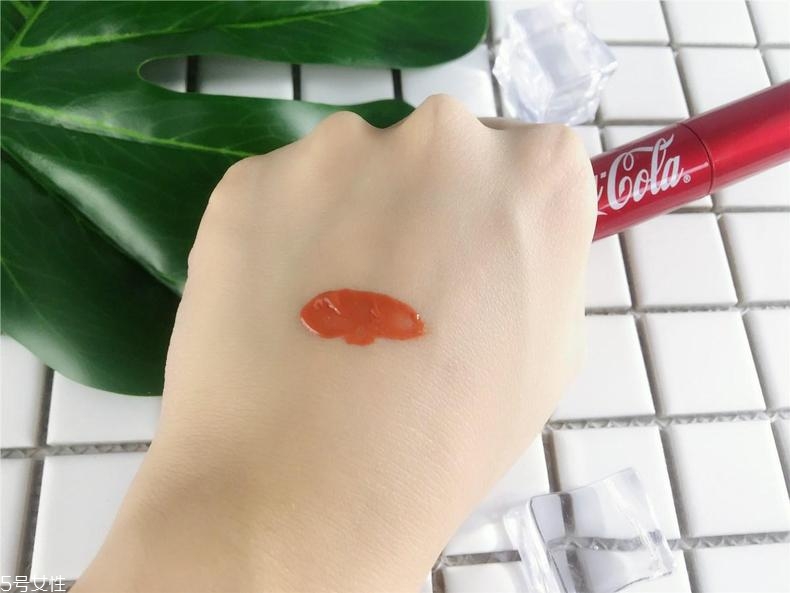 可口可樂(lè)唇釉多少錢(qián) 可口可樂(lè)唇釉試色