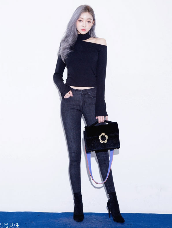 白色短褲配什么上衣 白色短褲怎么搭配上衣 白色短褲配什么上衣 白色短褲怎么搭配上衣