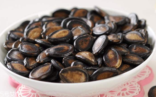 西瓜子不能和什么一起吃？西瓜子能和西瓜一起吃嗎？