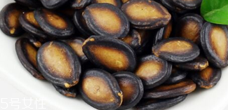 西瓜子與南瓜子的區(qū)別 西瓜子能和南瓜子同吃嗎？