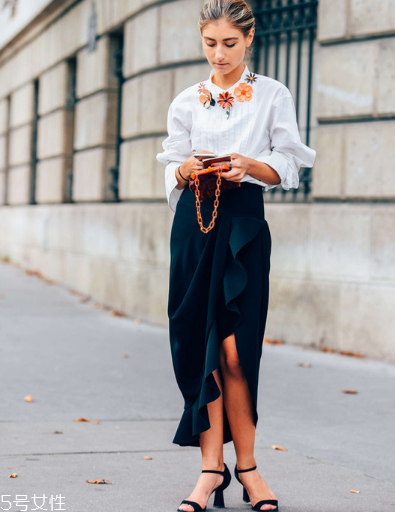 開叉裙配什么上衣？開叉裙搭配上衣圖片