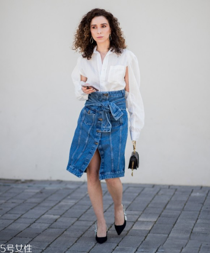 開叉裙配什么上衣？開叉裙搭配上衣圖片