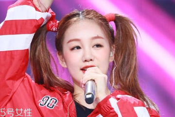 徐夢(mèng)潔雙馬尾怎么扎步驟圖 徐夢(mèng)潔同款雙馬尾扎法教程 徐夢(mèng)潔雙馬尾怎么扎步驟圖 徐夢(mèng)潔同款雙馬尾扎法教程