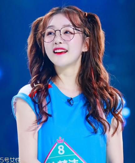 徐夢(mèng)潔雙馬尾怎么扎步驟圖 徐夢(mèng)潔同款雙馬尾扎法教程 徐夢(mèng)潔雙馬尾怎么扎步驟圖 徐夢(mèng)潔同款雙馬尾扎法教程