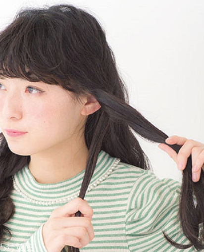 徐夢(mèng)潔雙馬尾怎么扎步驟圖 徐夢(mèng)潔同款雙馬尾扎法教程 徐夢(mèng)潔雙馬尾怎么扎步驟圖 徐夢(mèng)潔同款雙馬尾扎法教程