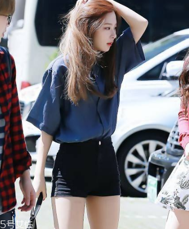 黑色短褲配什么上衣？黑色短褲上衣怎么搭配？