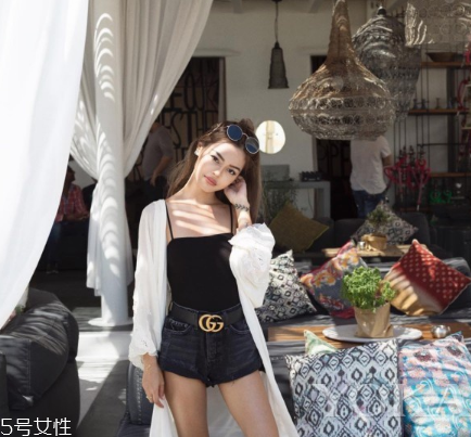 黑色短褲配什么上衣？黑色短褲上衣怎么搭配？