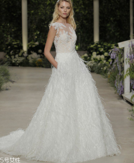 婚紗可以配涼鞋嗎？婚紗搭配涼鞋可以嗎？