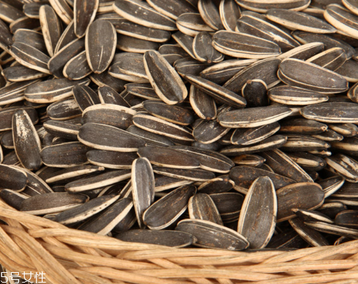 葵瓜子不能和什么一起吃？葵瓜子能和西瓜子一起吃嗎？