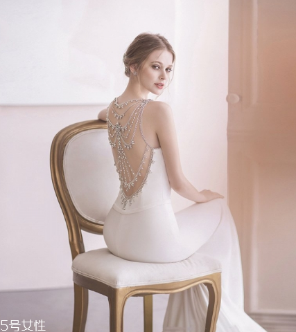 婚紗是男方買還是女方買？婚紗應(yīng)該哪一方買？