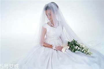 婚紗是男方買還是女方買？婚紗應(yīng)該哪一方買？