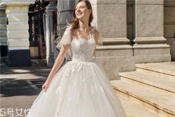 婚紗染色怎么洗白？婚紗染上紅色怎么辦？