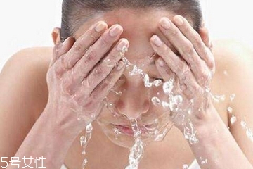 敏感肌能用洗面奶嗎？適合敏感肌用的洗面奶