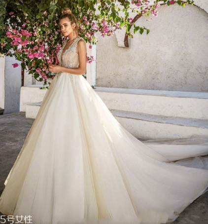 婚紗要幾套？結(jié)婚要準(zhǔn)備幾套婚紗？