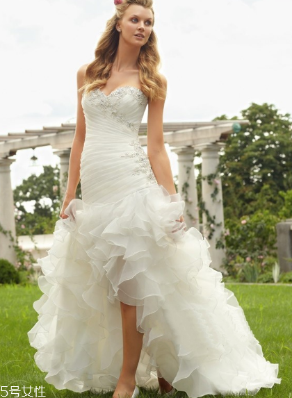 婚紗一般多少錢(qián)一套？婚紗買(mǎi)多少錢(qián)的合適？