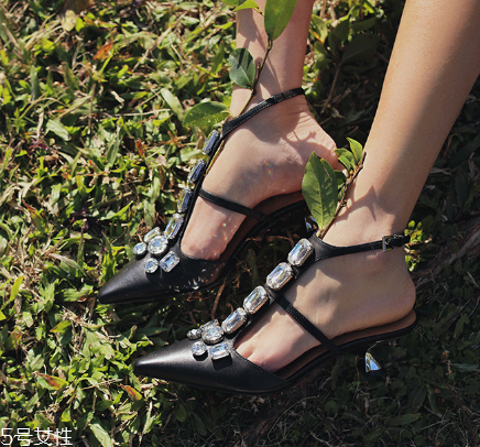 夏天穿什么鞋子百搭？夏季百搭鞋子圖片