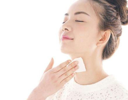 敏感肌用卸妝水還是卸妝油？