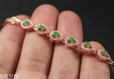 翡翠手鏈一般幾顆珠子？翡翠手鏈幾顆珠子好？