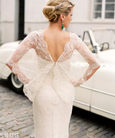 婚紗什么顏色好？婚紗買哪種顏色好？