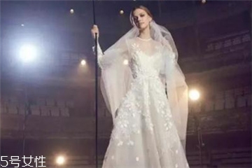 婚紗什么顏色好？婚紗買哪種顏色好？