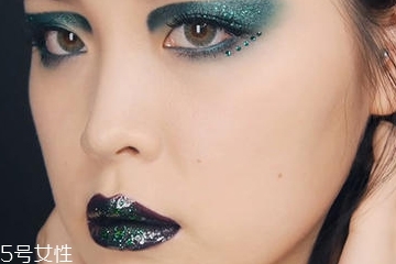 創(chuàng)意綠色眼妝圖片教程 超酷綠色妝容畫(huà)法步驟