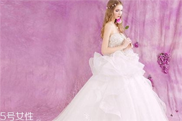 婚紗上的口紅怎么處理？婚紗蹭上口紅能洗掉嗎？