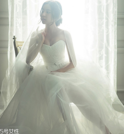 婚紗上的膠如何清洗？婚紗上有膠怎么洗？