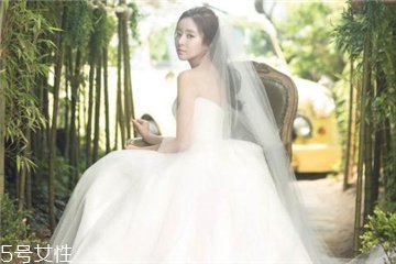 婚紗上的膠如何清洗？婚紗上有膠怎么洗？