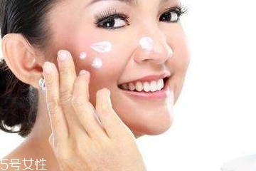 干皮適合乳液還是面霜？