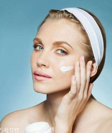 干皮起痘怎么回事？為什么干皮也長(zhǎng)痘痘？