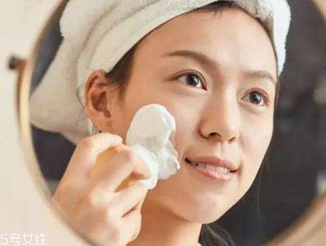 混合性皮膚用什么護膚品好 混合性皮膚怎么補水 混合性皮膚用什么護膚品好 混合性皮膚怎么補水