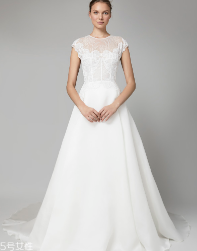 婚紗后面的帶子怎么系？婚紗后背綁帶系法