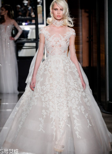 婚紗里面穿什么內(nèi)衣？婚紗里面怎么穿內(nèi)衣？