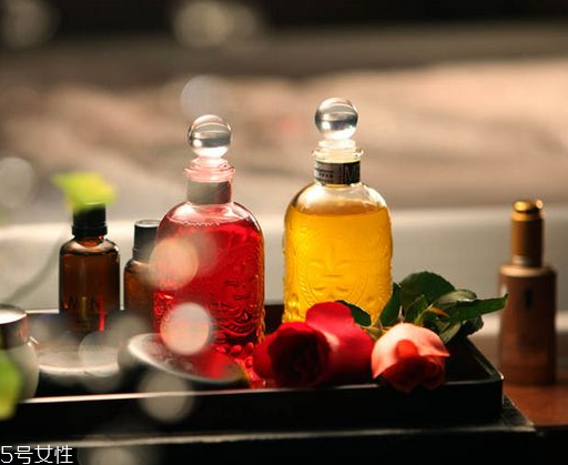 油皮能用精油嗎？精油適合油皮用嗎？