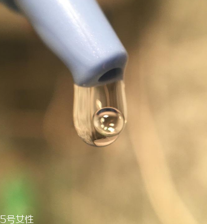 油皮能用精華嗎？油性皮膚能用精華液嗎？