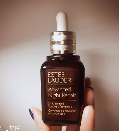 油皮能用小棕瓶嗎？小棕瓶適合油皮嗎？