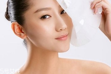 油皮晚上擦什么好？油性皮膚晚上怎么護(hù)膚？