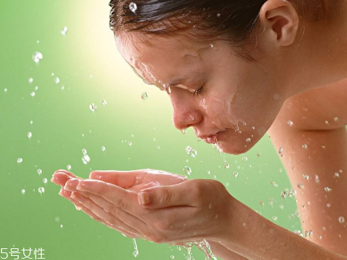 油皮一天洗幾次臉？油皮每天洗幾次臉？