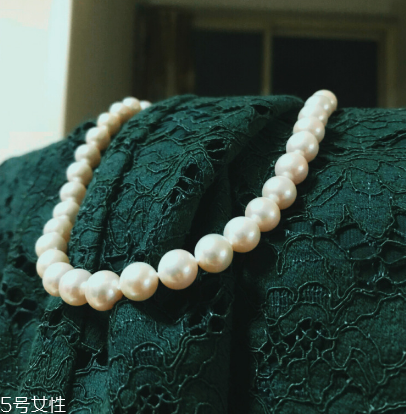 珍珠項鏈能戴著洗澡嗎？珍珠項鏈洗澡要摘下嗎？