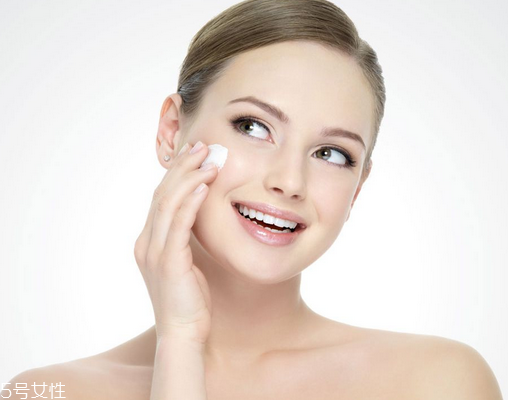 油皮可以不用乳液嗎？油皮只用水不用乳液可以嗎？