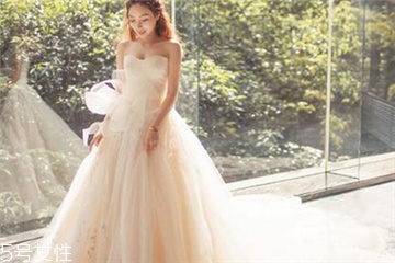 婚紗買(mǎi)回來(lái)要洗嗎？新買(mǎi)的婚紗要洗嗎？