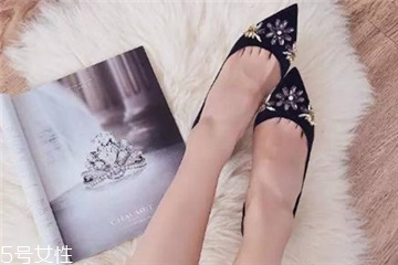 婚鞋可以穿黑色嗎？婚鞋穿黑色好嗎？