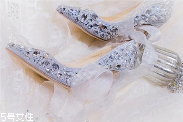 婚鞋要準(zhǔn)備幾雙？結(jié)婚要幾雙婚鞋？