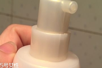 乳液會堵塞毛孔嗎？乳液會讓毛孔堵塞嗎？