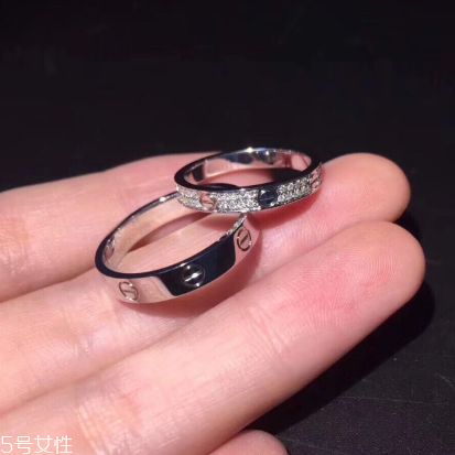 婚戒是男左女右嗎？婚戒應(yīng)該戴左手還是右手？