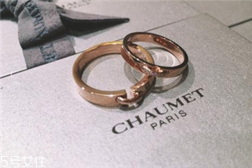 婚戒是男左女右嗎？婚戒應(yīng)該戴左手還是右手？