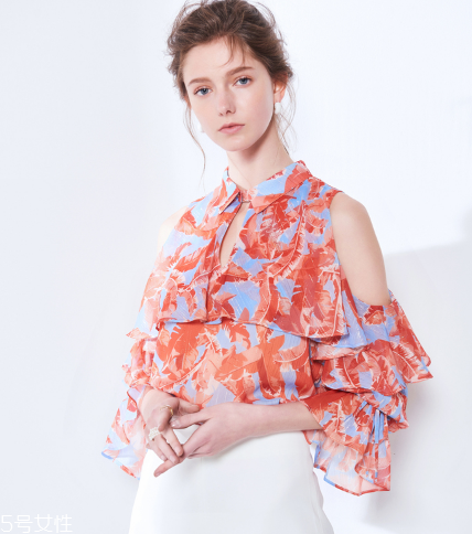 夏天荷葉邊怎么搭配？夏季荷葉邊穿搭指南